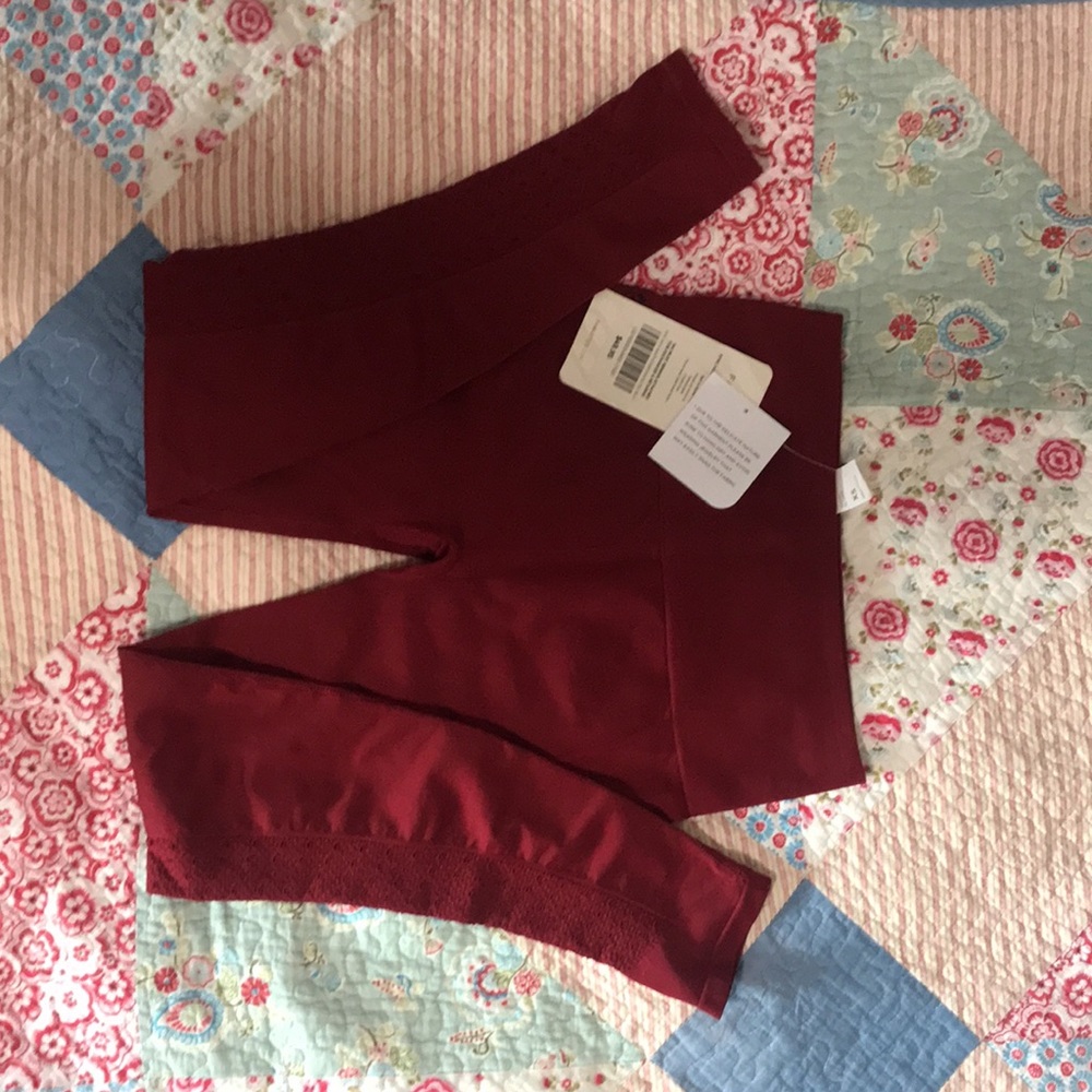 NWT- Fabletics synch high waisted perforated 7/8
